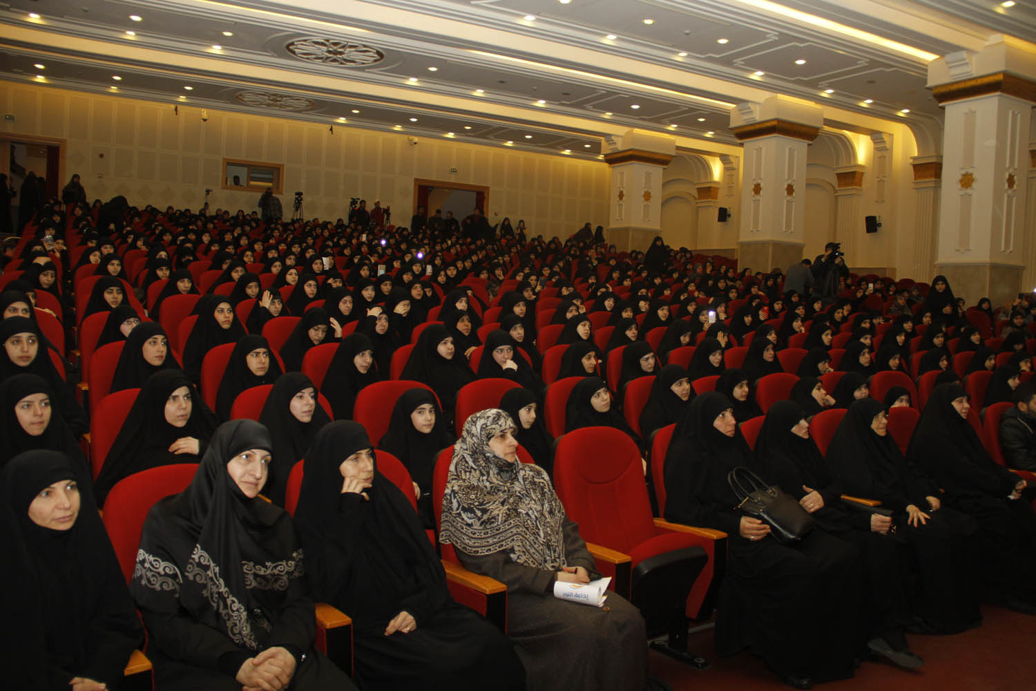 الهيئات النسائية تقيم حفل (العباءة الزينبية)